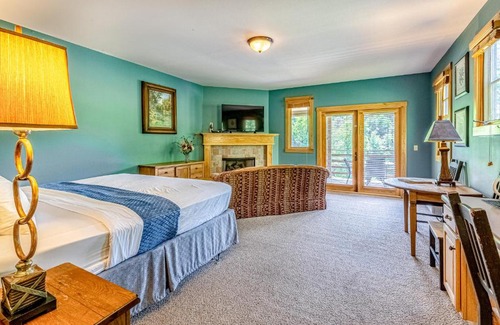 Bryson City Apartment | Fireplace Suites