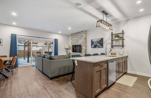 East Kootenay House | Fireside Oasis | Hot Tub | Fireplace | Hot Springs