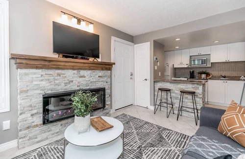 Craigleith Condo | Fireside Retreat - Outdoor Pool/Shuttle to Blue