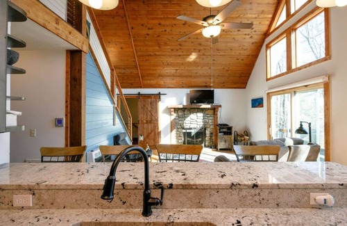 Old Fort House | Fireside Retreat - Hot Tub, WiFi