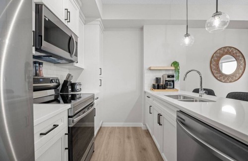 Cochrane House | Fireside Vista | King Bed | Cable | Pets | Modern
