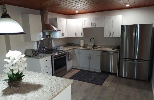 Norland Villa | Fireside - Waterfront Resort Style Executive Cottage