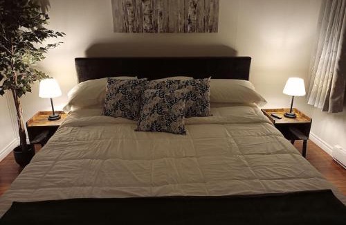 Norland Villa | Fireside - Waterfront Resort Style Executive Cottage