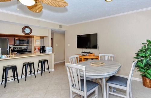 Siesta Key House | Firethorn 232 - 2 Bedroom Condo with Private Beach with lounge chairs & umbrella provided, 2 Poo.