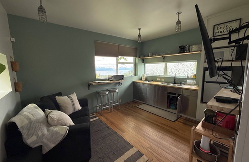 Homer Cabin | Fireweed Hollow Junior - Cozy and cute modern cabin