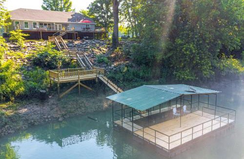 Heber Springs House | Firplace and Deck Riverfront Heber Springs Home