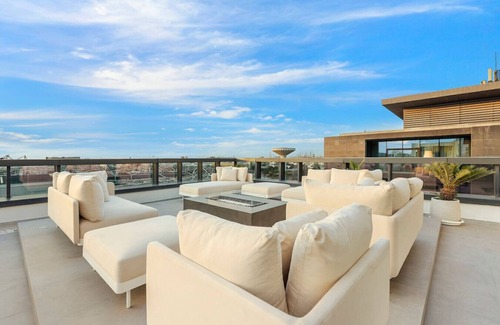 Sheikh Zayed Road Apartment | FIRST CLASS | Penthouse | Elegance Meets Luxury