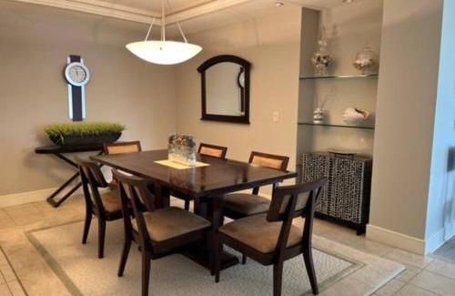 Traverse City House | First Class Suite on East Grand Traverse Bay