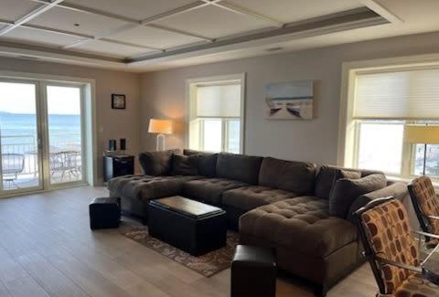 Traverse City House | First Class Suite on East Grand Traverse Bay