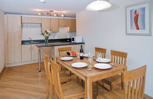 Dawlish Warren Apartment | First floor apartment with one double with en suite shower and one twin.