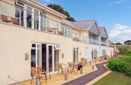 Dawlish Warren Apartment | First floor apartment with one double with en suite shower and one twin.