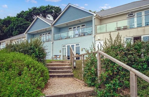 Dawlish Warren Apartment | First floor apartment with one double with en suite shower and one twin.