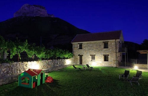 Laspuna Cottage | First floor apartment with communal garden