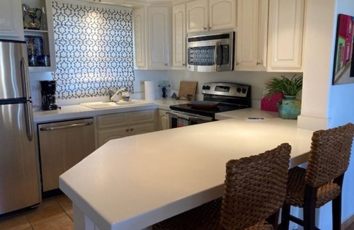 Zona Hotelera Condo | First floor beach condo sleeps 6 (1 king size bed plus 2 queen size beds)