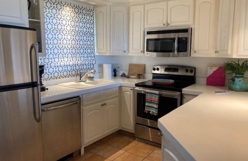 Zona Hotelera Condo | First floor beach condo sleeps 6 (1 king size bed plus 2 queen size beds)