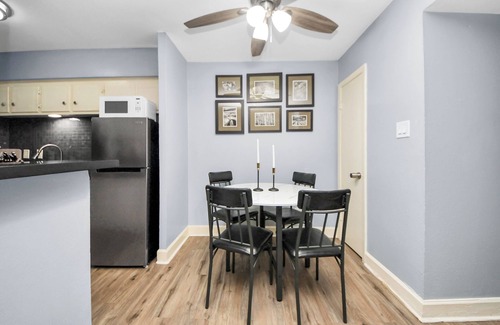 Greenway Plaza-Upper Kirby Apartment | First Floor City Sanctuary