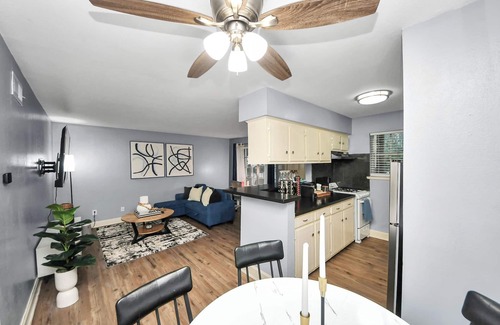 Greenway Plaza-Upper Kirby Apartment | First Floor City Sanctuary