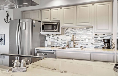 Lincoln City Condo | First Floor Condo near the Bayfront!