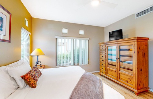 Rancho Vistoso Condo | First-floor condo with pools & hot tub - dog-friendly