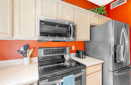 Rancho Vistoso Condo | First-floor condo with pools & hot tub - dog-friendly