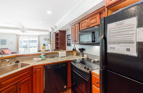 Ocean Ridge Condo | First-floor, dog-friendly condo in golf course setting with back deck & W/D