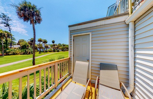 Ocean Ridge Condo | First-floor, dog-friendly condo in golf course setting with back deck & W/D