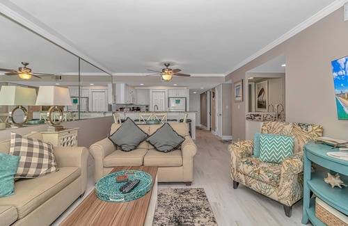 Surfside Beach Condo | First floor! Enjoy the sound of the ocean. High end bedding! Warm sunny days!