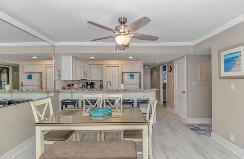 Surfside Beach Condo | First floor! Enjoy the sound of the ocean. High end bedding! Warm sunny days!