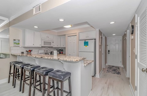 Surfside Beach Condo | First floor! Enjoy the sound of the ocean. High end bedding! Warm sunny days!