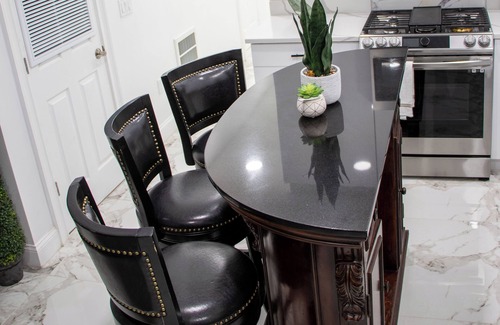 Constable Hook Apartment | First Floor Modern and Cozy 2 Min Away from Staten Island 3-bedroom 2 Bathroom