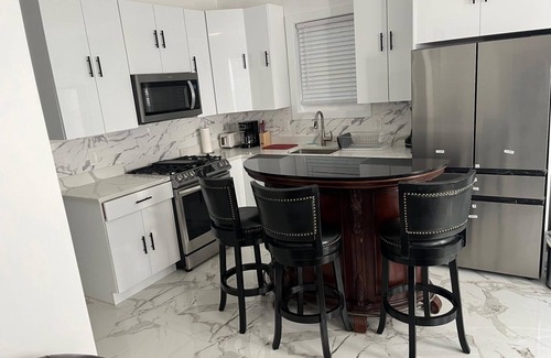 Constable Hook Apartment | First Floor Modern and Cozy 2 Min Away from Staten Island 3-bedroom 2 Bathroom