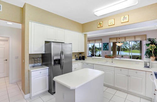 Vineyards Villa | First Floor Vineyards Condo ~ Spacious, Great Lake Views and close to pool!