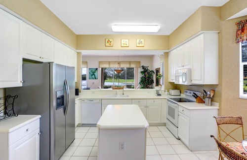 Vineyards Villa | First Floor Vineyards Condo ~ Spacious, Great Lake Views and close to pool!