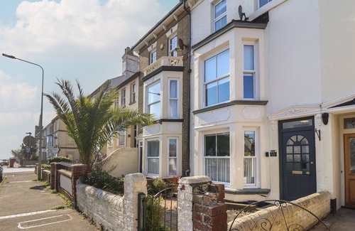 Lowestoft Cottage | First Light