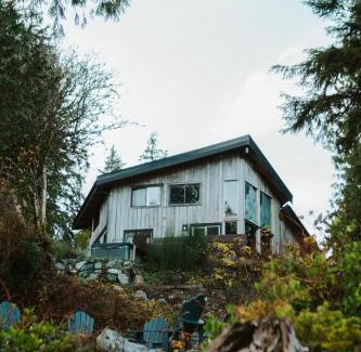 Tofino House | First Light - Waterfront, Hot tub, Sauna, EV