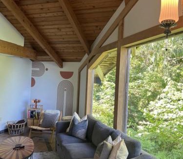 Tofino House | First Light - Waterfront, Hot tub, Sauna, EV