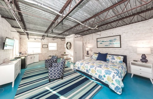 Historic Downtown Apalachicola Apartment | First Mates Quarters at Scipio Creek Marina