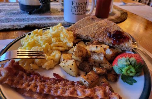 Danforth Bed & Breakfast | First Settlers Lodge