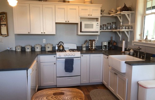 Bozeman Cottage | First snow has arrived to Montana. Hurry You Don’t Wanna Miss It!