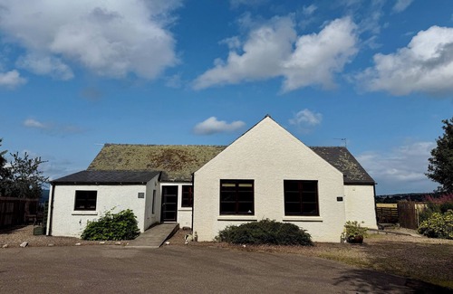 Conon Bridge Cottage | Firth Cottage - stunning views in a peaceful but convenient location