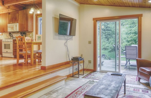 Rhododendron Cabin | Firwood Cabin - Quiet & serene romantic retreat, hot tub, Dogs Welcome