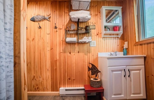 Mill Hall Cottage | Fish Bald Eagle Creek & watch wildlife!