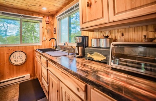Mill Hall Cottage | Fish Bald Eagle Creek & watch wildlife!