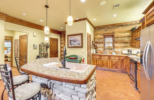 Murfreesboro Cabin | Fish, Boat & Hike: Pet-Friendly Cabin in Arkansas