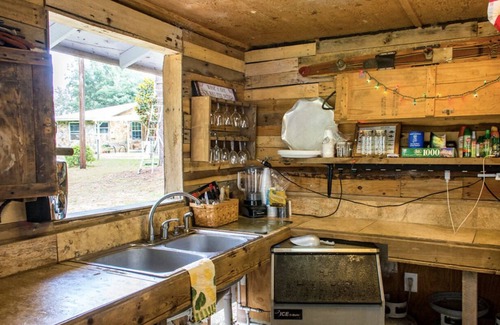 Interlachen Cabin | Fish - Boat - Swim - Tube - Ski - Camp
