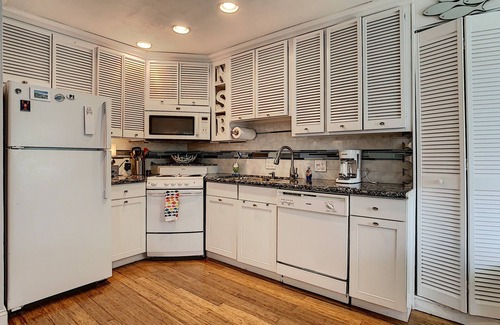 New Smyrna Beach Condo | Fish Cottage ~ NSB Sanctuary! Pool & Courtyard View | Coronado Arms B11