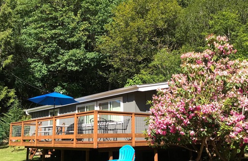 Scottsburg Cabin | Fish, hunt or relax - Riverfront Cozy 2bd Cabin on Umpqua River fenced 1.5 acres