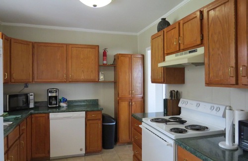 Guntersville Cabin | Fish & Play Lake Guntersville. 2BR/1BA Cabin Covered Boat Parking with Power