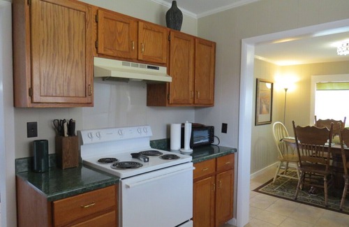 Guntersville Cabin | Fish & Play Lake Guntersville. 2BR/1BA Cabin Covered Boat Parking with Power
