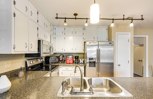 Killearn Estates House | Fish & Relax: Lakefront Gem in Tallahassee
